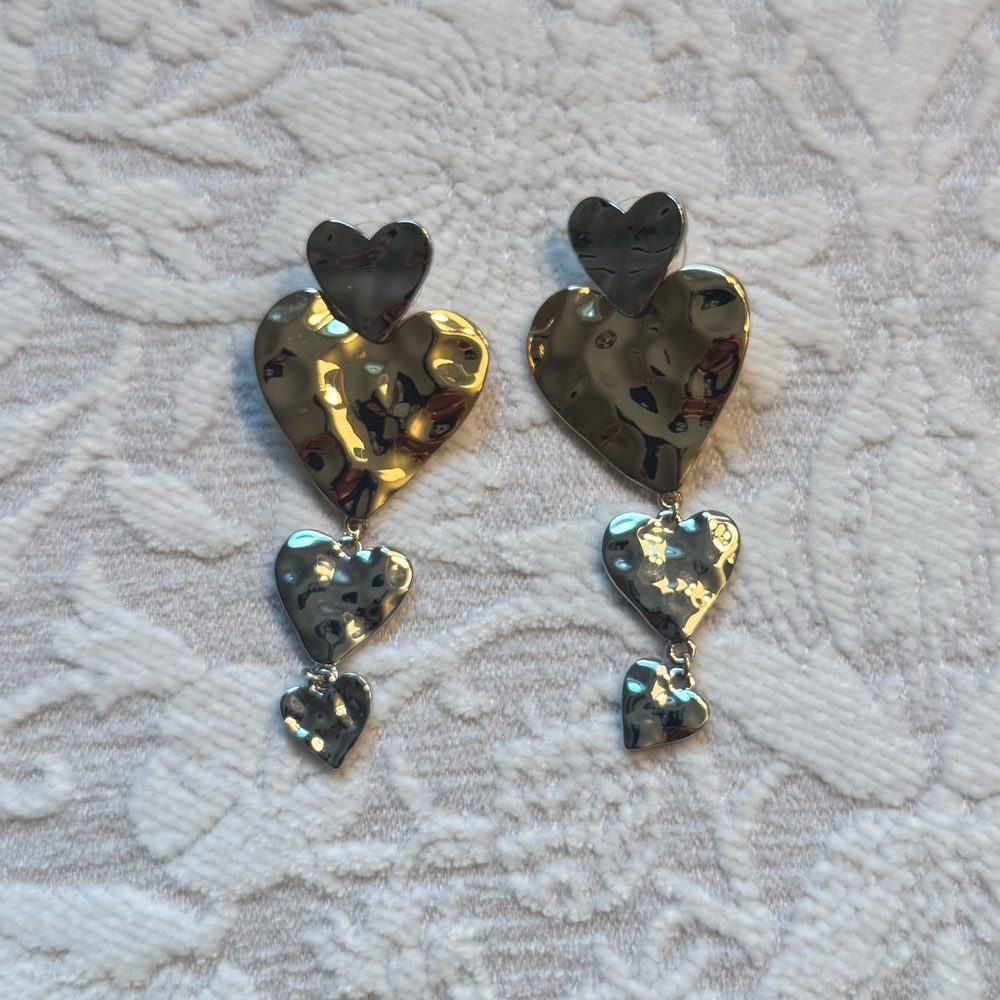 REBECCA MINKOFF TWO TONE HAMMERED HEART 2.5” DROP EARRINGS NWOT